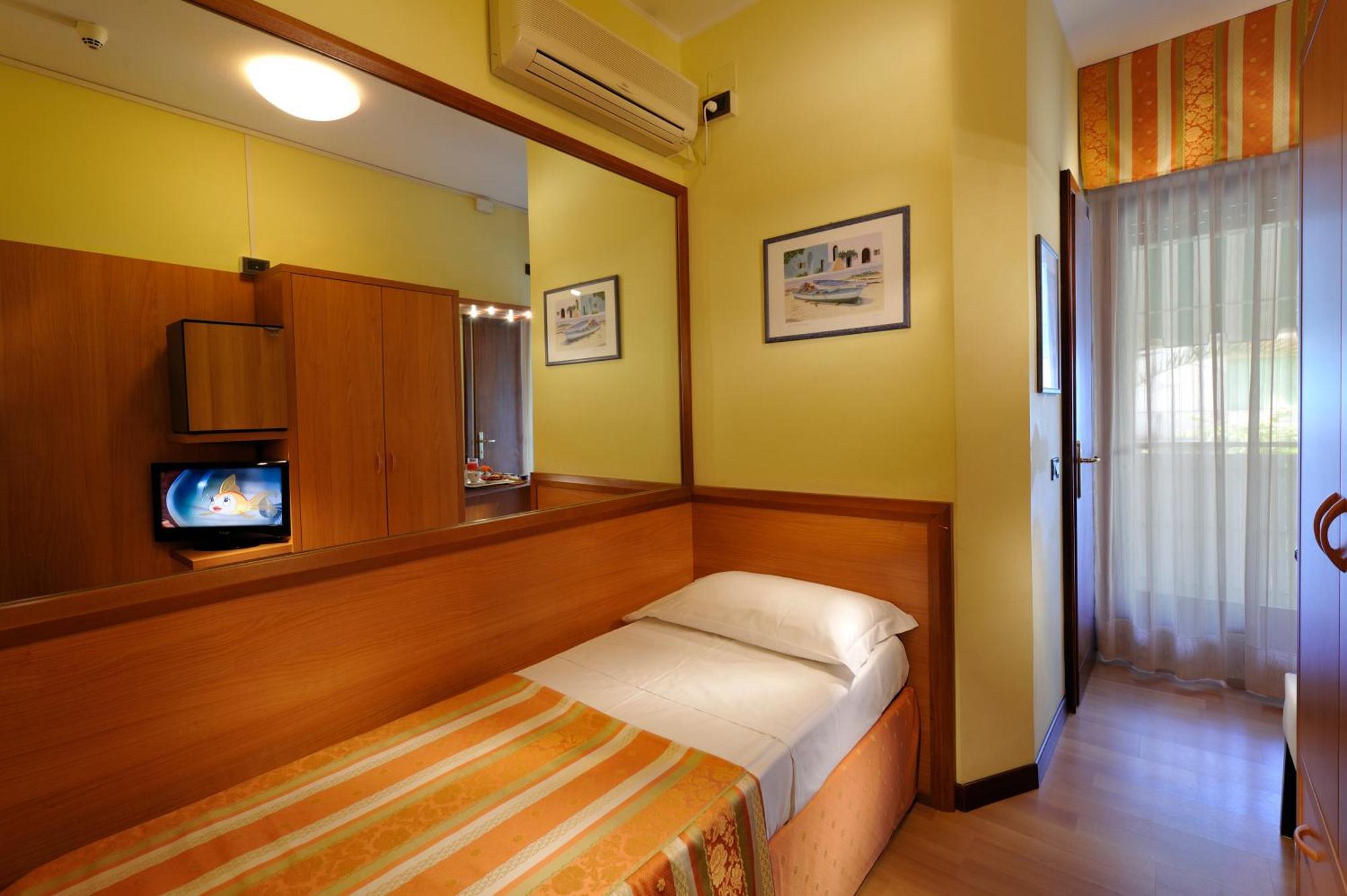 Hotel Al Prater Lignano Sabbiadoro Exterior photo