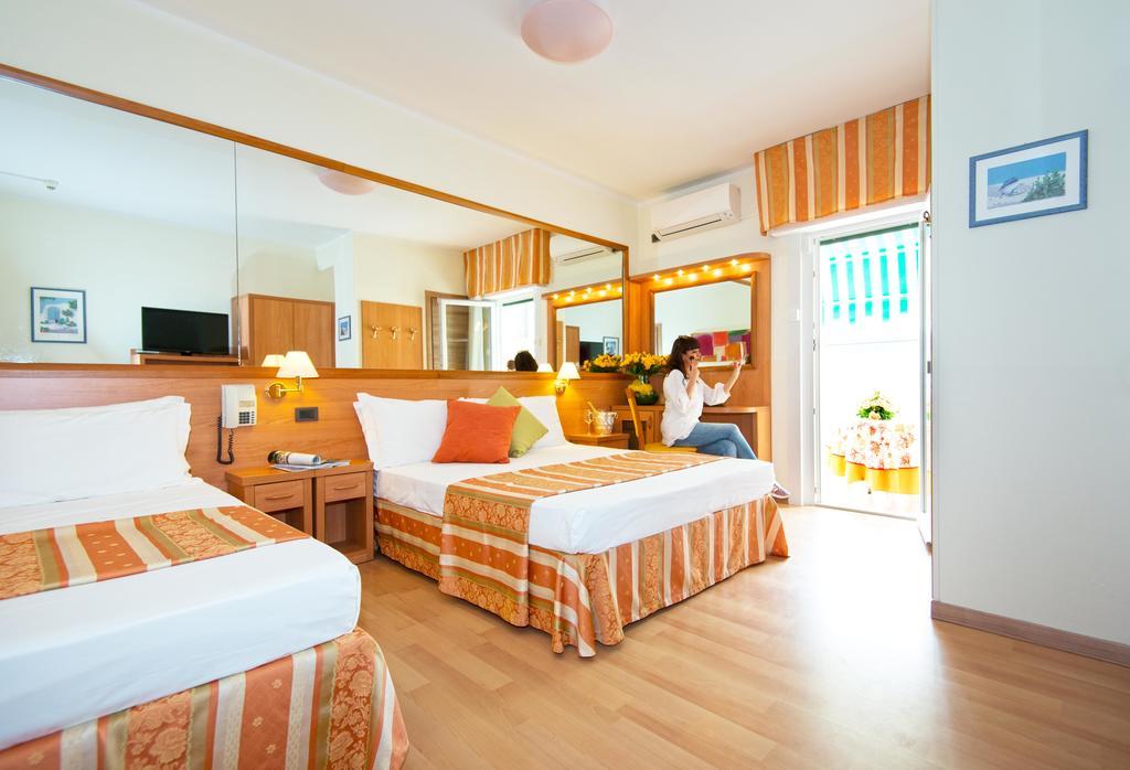 Hotel Al Prater Lignano Sabbiadoro Exterior photo